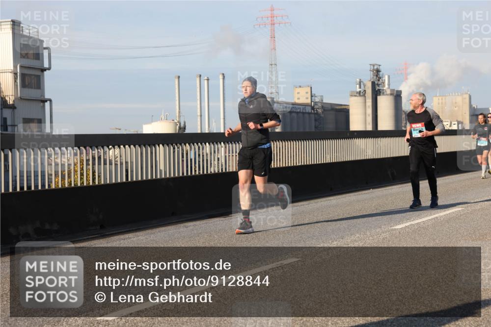 03.10.2025 - Köhlbrandbrückenlauf Lena Gebhardt http://msf.ph/oto/9128844 03.10.2025 09:48:32 Position 2  meine-sportfotos.de