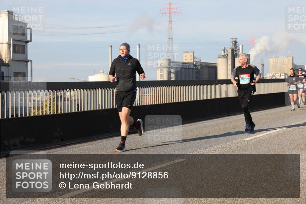 03.10.2025 - Köhlbrandbrückenlauf Lena Gebhardt http://msf.ph/oto/9128856 03.10.2025 09:48:32 Position 2  meine-sportfotos.de