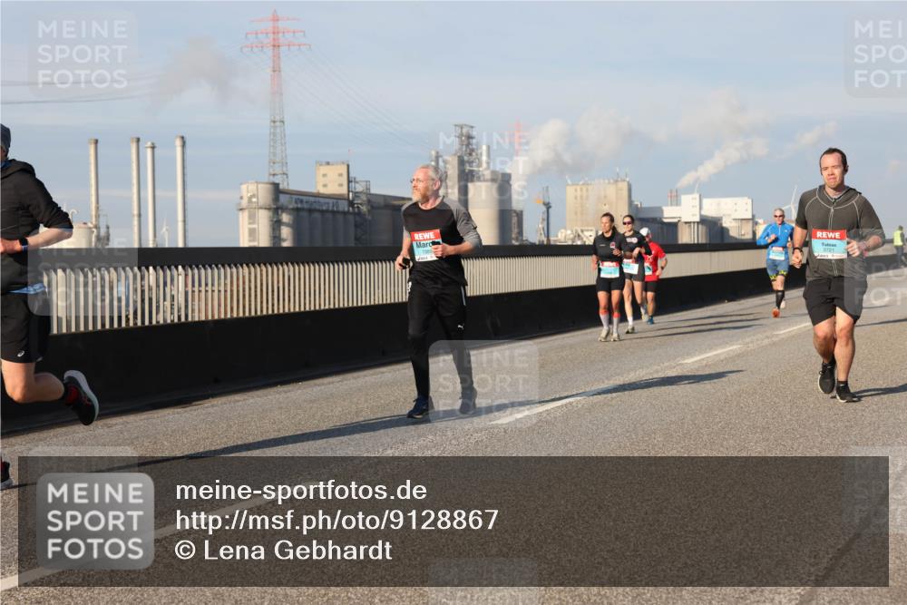 03.10.2025 - Köhlbrandbrückenlauf Lena Gebhardt http://msf.ph/oto/9128867 03.10.2025 09:48:32 Position 2 1385, 3721 meine-sportfotos.de