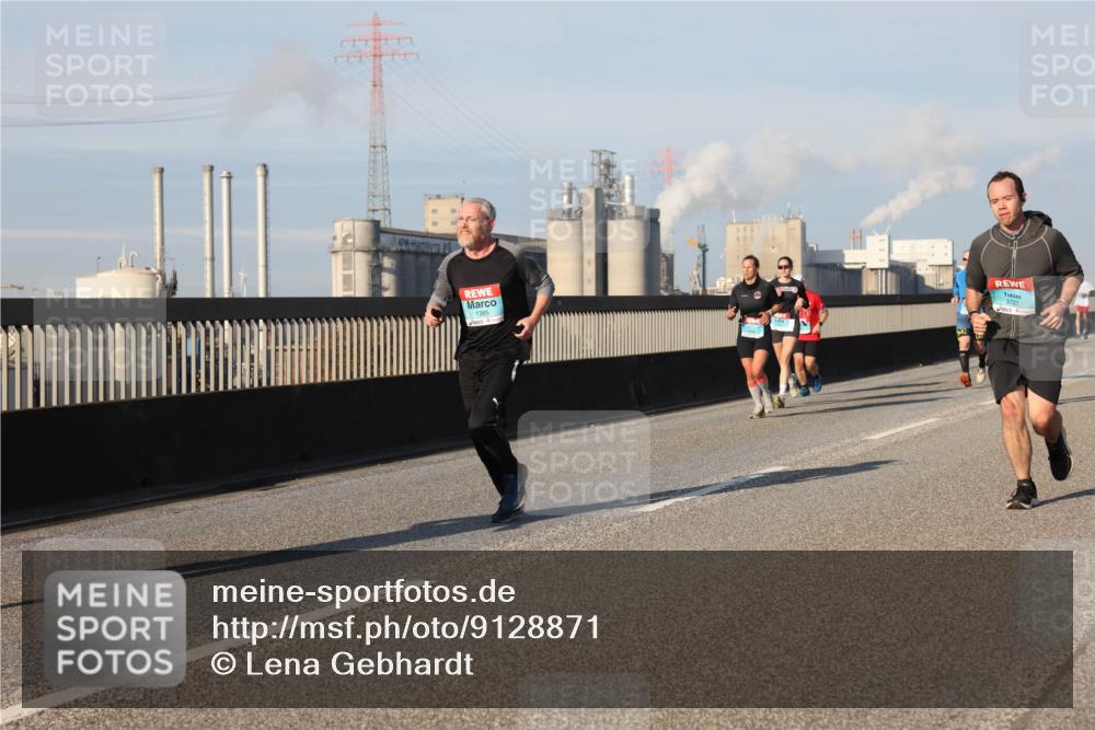03.10.2025 - Köhlbrandbrückenlauf Lena Gebhardt http://msf.ph/oto/9128871 03.10.2025 09:48:33 Position 2 1385, 3721 meine-sportfotos.de