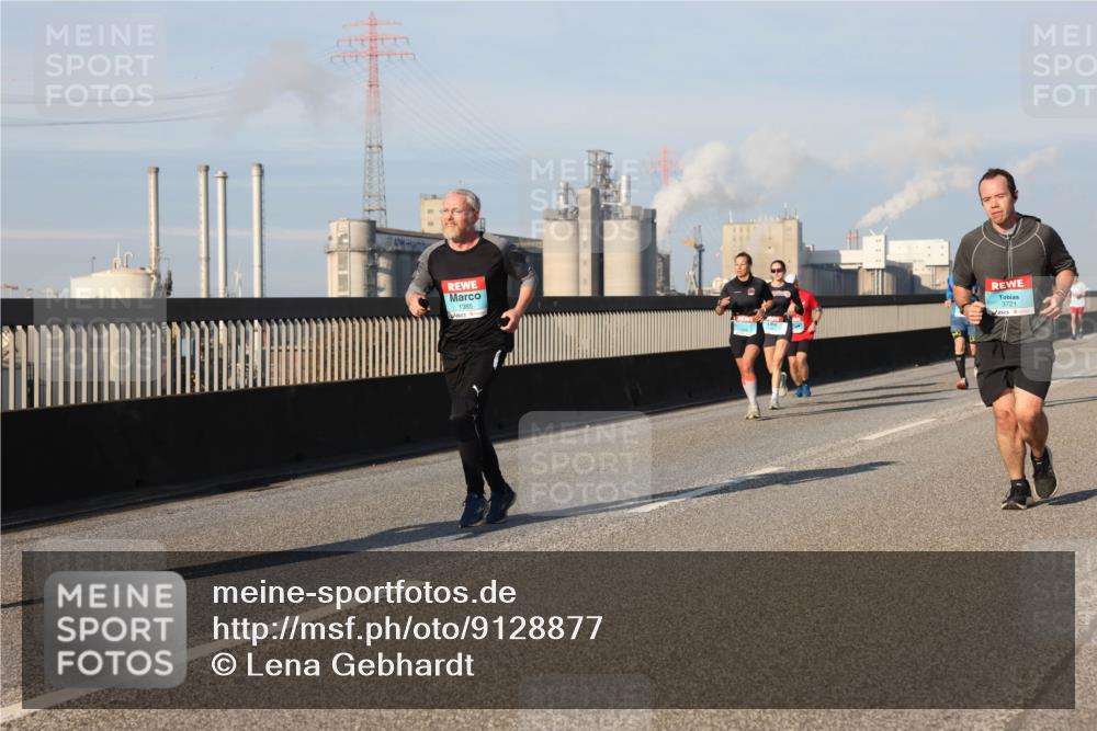 03.10.2025 - Köhlbrandbrückenlauf Lena Gebhardt http://msf.ph/oto/9128877 03.10.2025 09:48:33 Position 2 1385, 1, 3721 meine-sportfotos.de