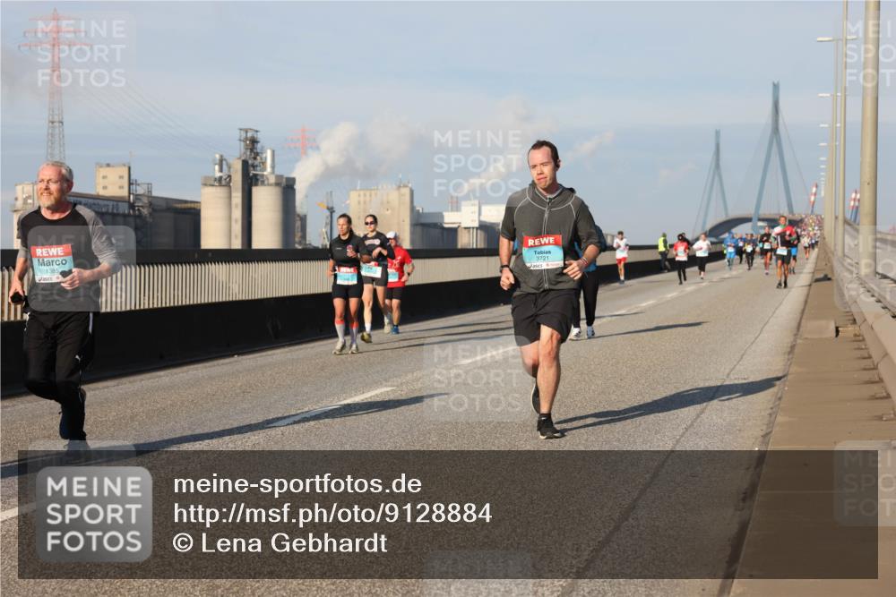 03.10.2025 - Köhlbrandbrückenlauf Lena Gebhardt http://msf.ph/oto/9128884 03.10.2025 09:48:33 Position 2 1385, 3721 meine-sportfotos.de