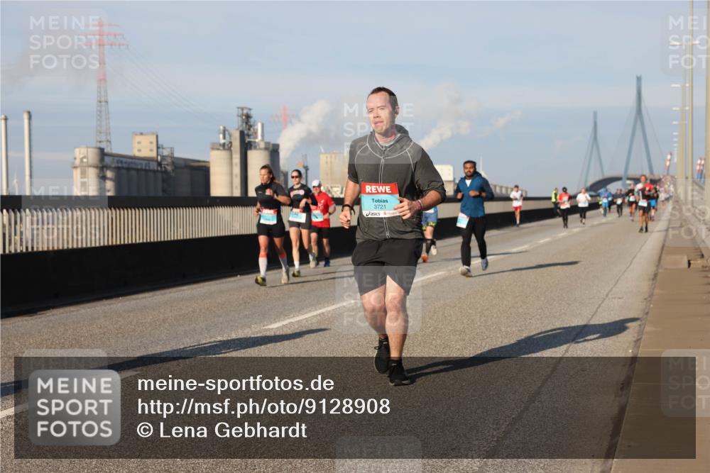 03.10.2025 - Köhlbrandbrückenlauf Lena Gebhardt http://msf.ph/oto/9128908 03.10.2025 09:48:34 Position 2 3721 meine-sportfotos.de