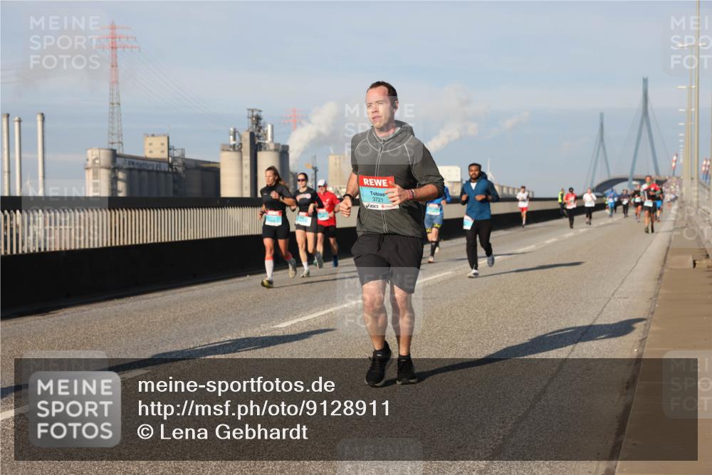 03.10.2025 - Köhlbrandbrückenlauf Lena Gebhardt http://msf.ph/oto/9128911 03.10.2025 09:48:34 Position 2 3721 meine-sportfotos.de