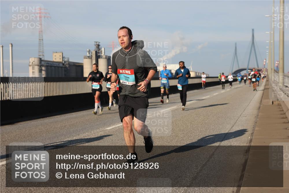 03.10.2025 - Köhlbrandbrückenlauf Lena Gebhardt http://msf.ph/oto/9128926 03.10.2025 09:48:34 Position 2 3721 meine-sportfotos.de