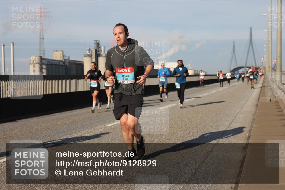 03.10.2025 - Köhlbrandbrückenlauf Lena Gebhardt http://msf.ph/oto/9128929 03.10.2025 09:48:34 Position 2 3721 meine-sportfotos.de