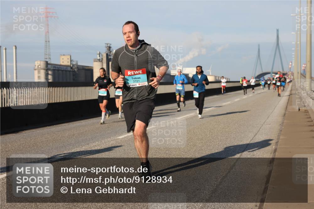 03.10.2025 - Köhlbrandbrückenlauf Lena Gebhardt http://msf.ph/oto/9128934 03.10.2025 09:48:34 Position 2 3721 meine-sportfotos.de