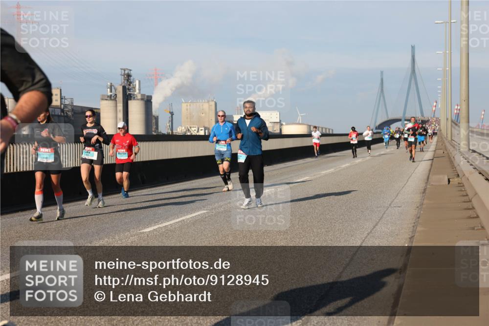 03.10.2025 - Köhlbrandbrückenlauf Lena Gebhardt http://msf.ph/oto/9128945 03.10.2025 09:48:35 Position 2  meine-sportfotos.de