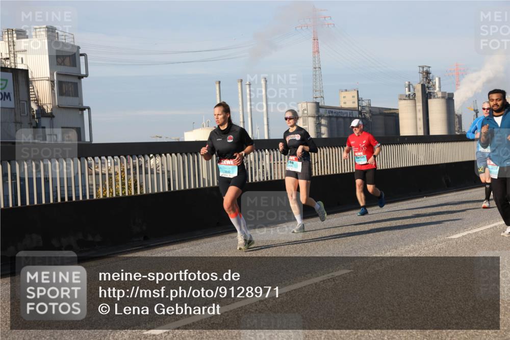 03.10.2025 - Köhlbrandbrückenlauf Lena Gebhardt http://msf.ph/oto/9128971 03.10.2025 09:48:36 Position 2 3842 meine-sportfotos.de