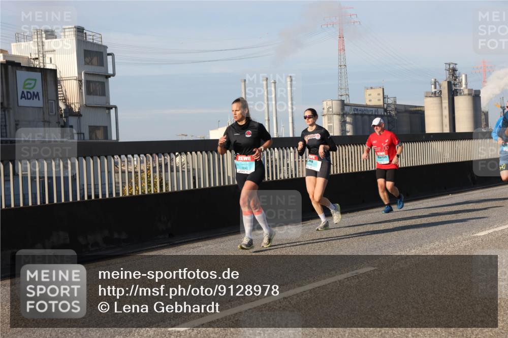03.10.2025 - Köhlbrandbrückenlauf Lena Gebhardt http://msf.ph/oto/9128978 03.10.2025 09:48:36 Position 2 3842 meine-sportfotos.de
