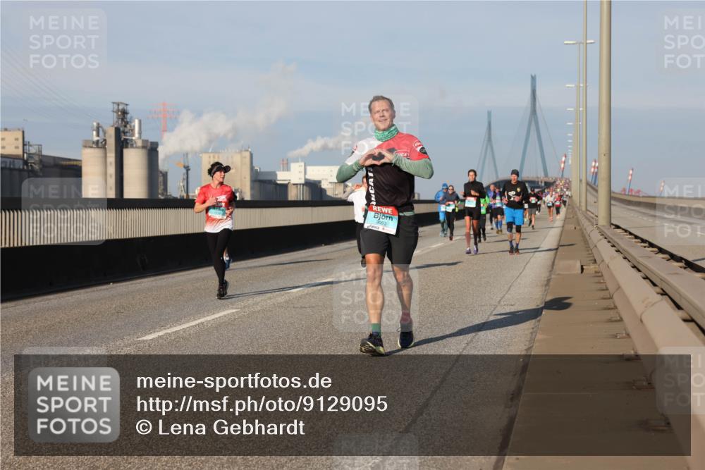 03.10.2025 - Köhlbrandbrückenlauf Lena Gebhardt http://msf.ph/oto/9129095 03.10.2025 09:48:44 Position 2 3053 meine-sportfotos.de