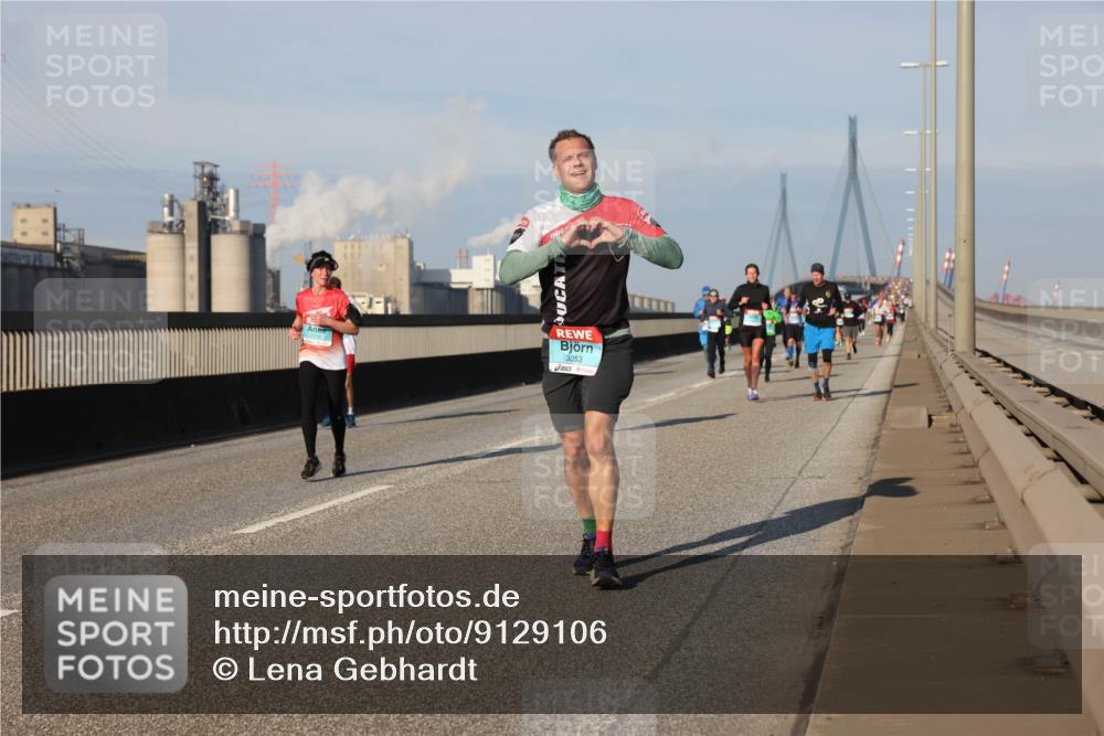 03.10.2025 - Köhlbrandbrückenlauf Lena Gebhardt http://msf.ph/oto/9129106 03.10.2025 09:48:45 Position 2 3053 meine-sportfotos.de