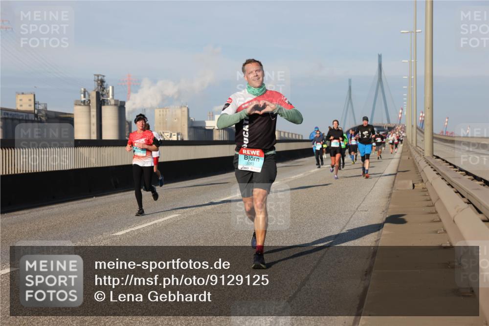 03.10.2025 - Köhlbrandbrückenlauf Lena Gebhardt http://msf.ph/oto/9129125 03.10.2025 09:48:45 Position 2 3053 meine-sportfotos.de