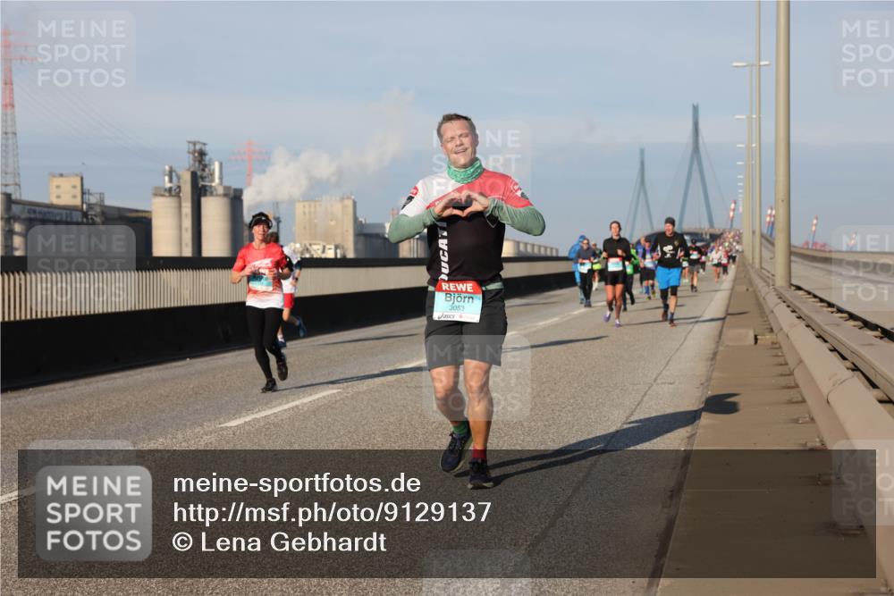 03.10.2025 - Köhlbrandbrückenlauf Lena Gebhardt http://msf.ph/oto/9129137 03.10.2025 09:48:45 Position 2 3053 meine-sportfotos.de