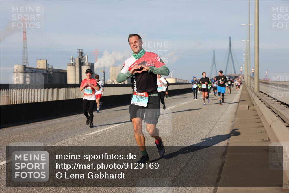 03.10.2025 - Köhlbrandbrückenlauf Lena Gebhardt http://msf.ph/oto/9129169 03.10.2025 09:48:45 Position 2 3053 meine-sportfotos.de