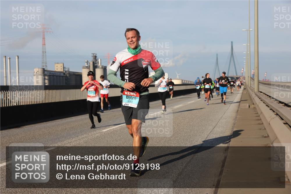 03.10.2025 - Köhlbrandbrückenlauf Lena Gebhardt http://msf.ph/oto/9129198 03.10.2025 09:48:45 Position 2 3053 meine-sportfotos.de