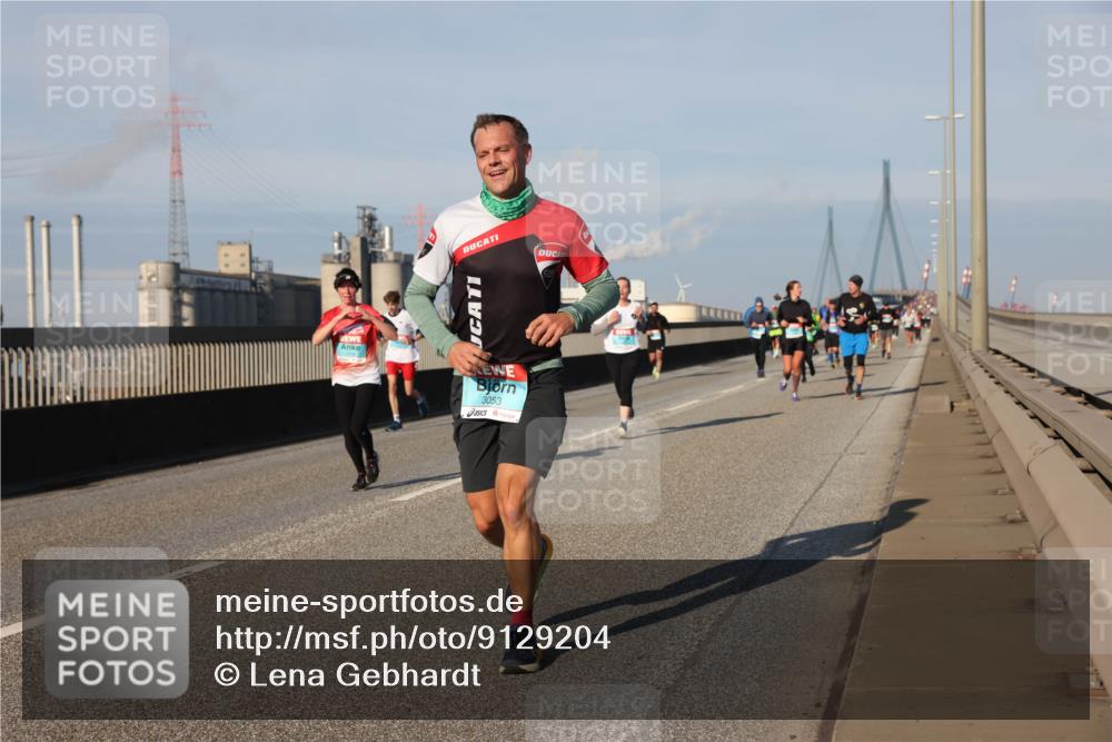 03.10.2025 - Köhlbrandbrückenlauf Lena Gebhardt http://msf.ph/oto/9129204 03.10.2025 09:48:46 Position 2  meine-sportfotos.de