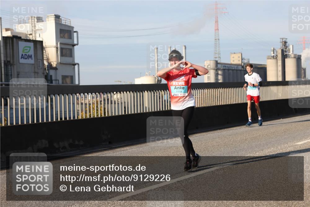03.10.2025 - Köhlbrandbrückenlauf Lena Gebhardt http://msf.ph/oto/9129226 03.10.2025 09:48:47 Position 2 1119 meine-sportfotos.de