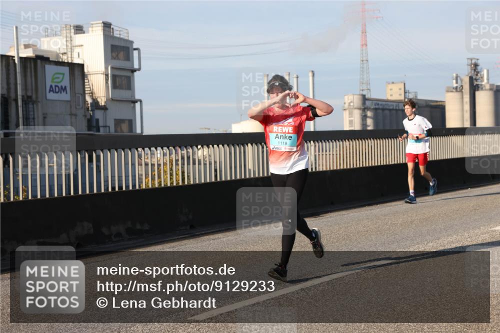 03.10.2025 - Köhlbrandbrückenlauf Lena Gebhardt http://msf.ph/oto/9129233 03.10.2025 09:48:47 Position 2 1119 meine-sportfotos.de