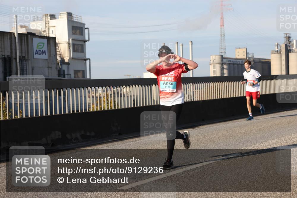 03.10.2025 - Köhlbrandbrückenlauf Lena Gebhardt http://msf.ph/oto/9129236 03.10.2025 09:48:47 Position 2 1119 meine-sportfotos.de