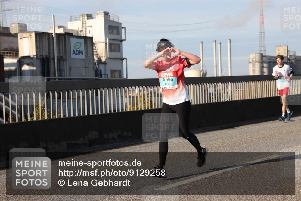 03.10.2025 - Köhlbrandbrückenlauf Lena Gebhardt http://msf.ph/oto/9129258 03.10.2025 09:48:47 Position 2 1119 meine-sportfotos.de