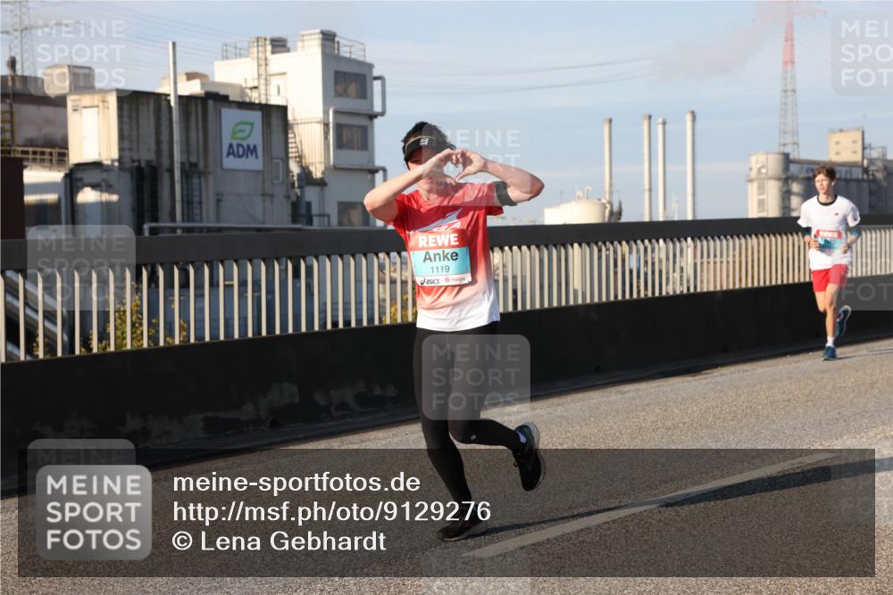 03.10.2025 - Köhlbrandbrückenlauf Lena Gebhardt http://msf.ph/oto/9129276 03.10.2025 09:48:47 Position 2 1119 meine-sportfotos.de