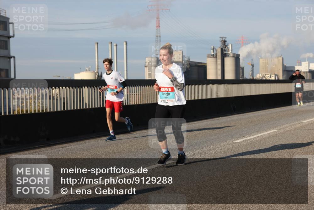 03.10.2025 - Köhlbrandbrückenlauf Lena Gebhardt http://msf.ph/oto/9129288 03.10.2025 09:48:49 Position 2 1944 meine-sportfotos.de