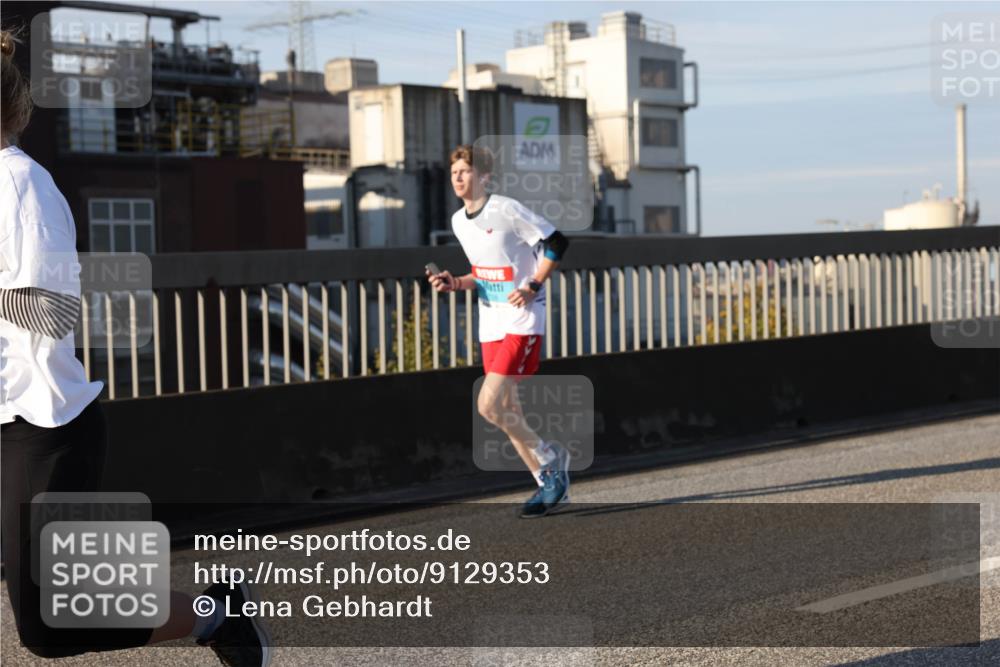 03.10.2025 - Köhlbrandbrückenlauf Lena Gebhardt http://msf.ph/oto/9129353 03.10.2025 09:48:50 Position 2  meine-sportfotos.de