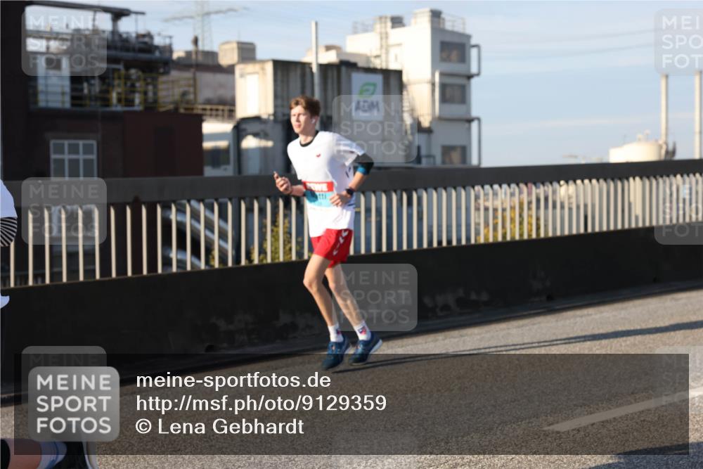 03.10.2025 - Köhlbrandbrückenlauf Lena Gebhardt http://msf.ph/oto/9129359 03.10.2025 09:48:50 Position 2  meine-sportfotos.de