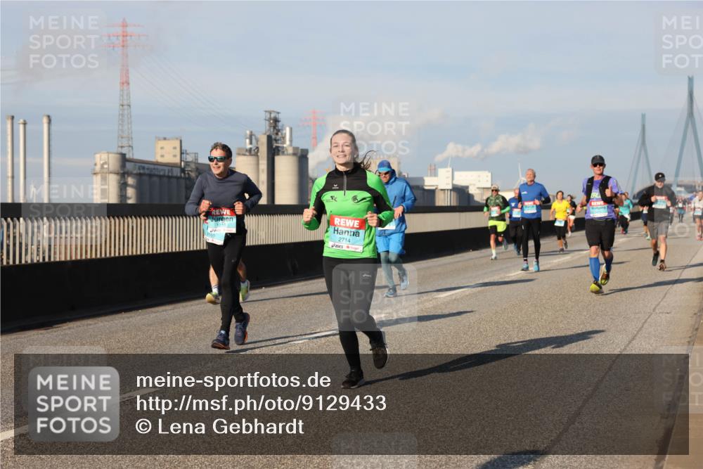 03.10.2025 - Köhlbrandbrückenlauf Lena Gebhardt http://msf.ph/oto/9129433 03.10.2025 09:48:53 Position 2 1218, 3160, 2714 meine-sportfotos.de