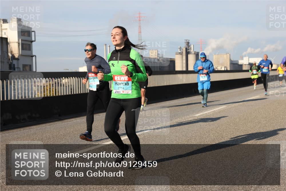 03.10.2025 - Köhlbrandbrückenlauf Lena Gebhardt http://msf.ph/oto/9129459 03.10.2025 09:48:54 Position 2 1218, 2714 meine-sportfotos.de