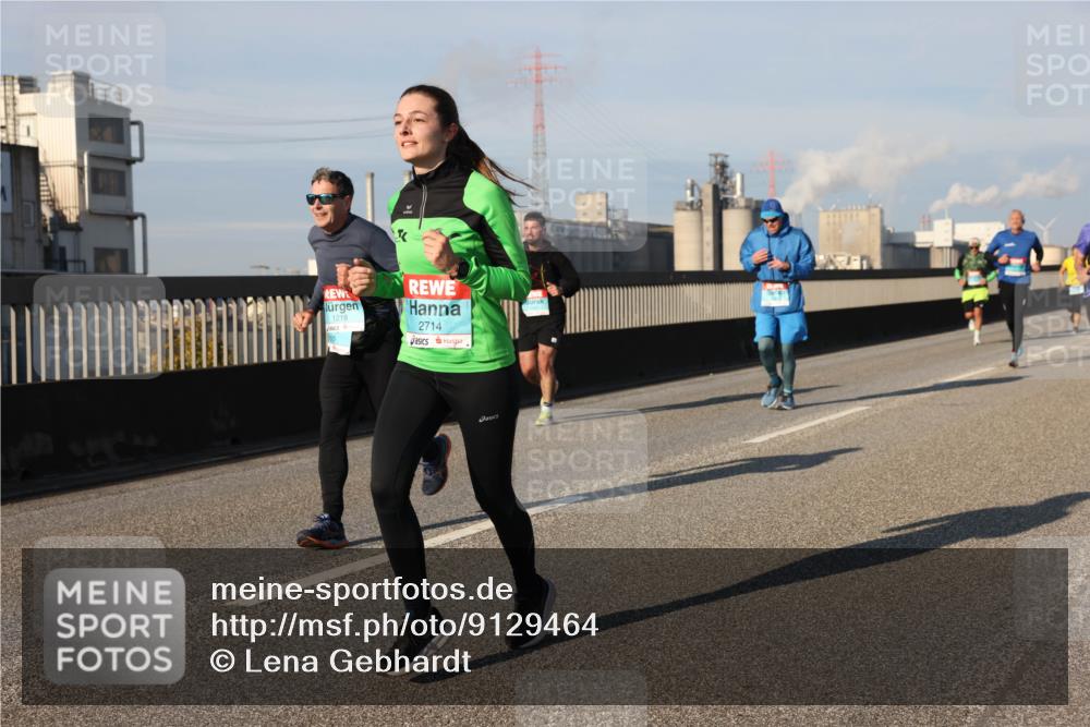 03.10.2025 - Köhlbrandbrückenlauf Lena Gebhardt http://msf.ph/oto/9129464 03.10.2025 09:48:54 Position 2 160, 1218, 2714 meine-sportfotos.de