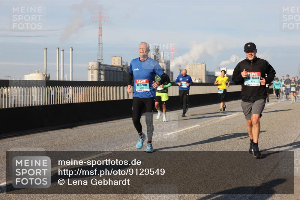 03.10.2025 - Köhlbrandbrückenlauf Lena Gebhardt http://msf.ph/oto/9129549 03.10.2025 09:48:58 Position 2 3679, 1403 meine-sportfotos.de