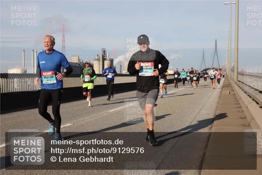 03.10.2025 - Köhlbrandbrückenlauf Lena Gebhardt http://msf.ph/oto/9129576 03.10.2025 09:48:58 Position 2 3679, 1403 meine-sportfotos.de
