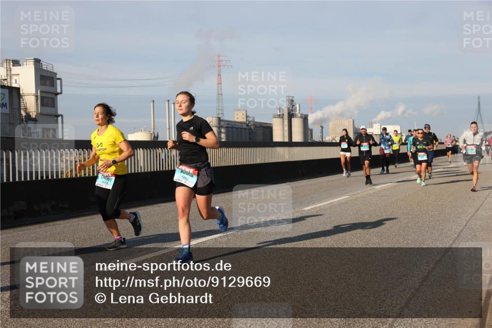 03.10.2025 - Köhlbrandbrückenlauf Lena Gebhardt http://msf.ph/oto/9129669 03.10.2025 09:49:02 Position 2 3333, 1242 meine-sportfotos.de