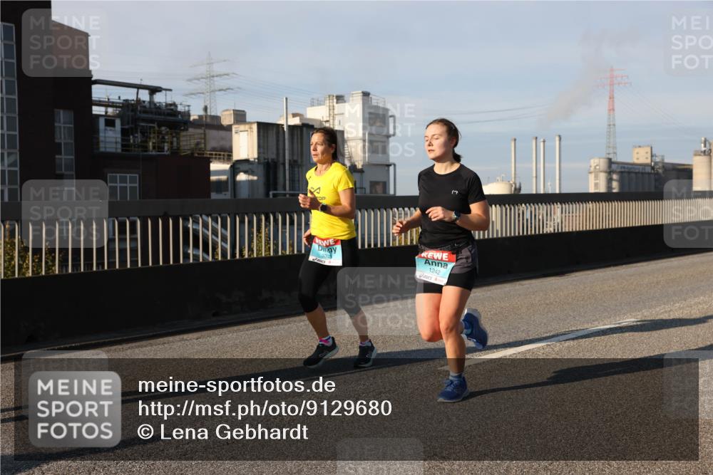 03.10.2025 - Köhlbrandbrückenlauf Lena Gebhardt http://msf.ph/oto/9129680 03.10.2025 09:49:03 Position 2 17, 3333, 1242 meine-sportfotos.de