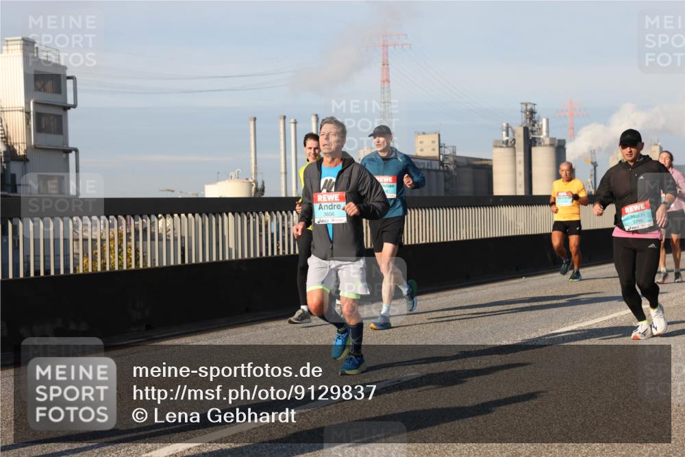 03.10.2025 - Köhlbrandbrückenlauf Lena Gebhardt http://msf.ph/oto/9129837 03.10.2025 09:49:09 Position 2 3656, 3799 meine-sportfotos.de