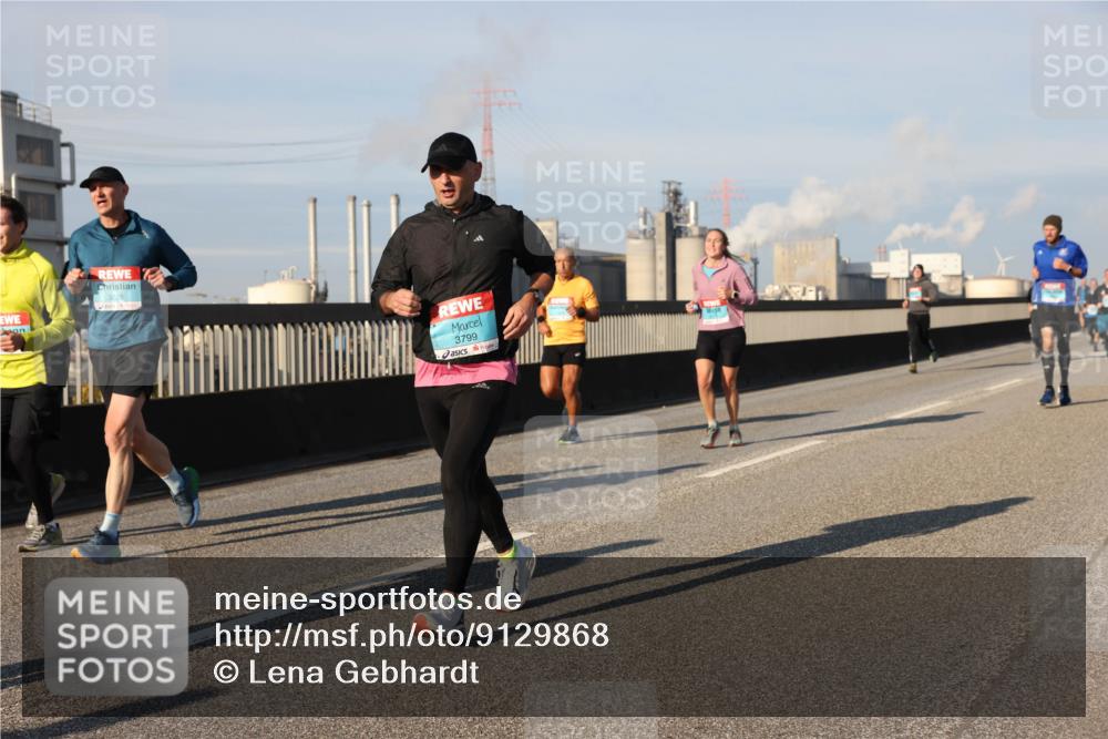 03.10.2025 - Köhlbrandbrückenlauf Lena Gebhardt http://msf.ph/oto/9129868 03.10.2025 09:49:10 Position 2 3228, 3799 meine-sportfotos.de