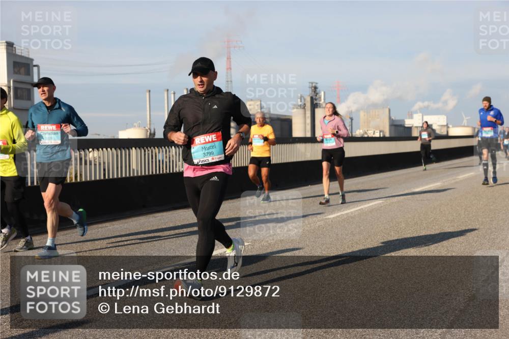 03.10.2025 - Köhlbrandbrückenlauf Lena Gebhardt http://msf.ph/oto/9129872 03.10.2025 09:49:11 Position 2 3228, 3799 meine-sportfotos.de
