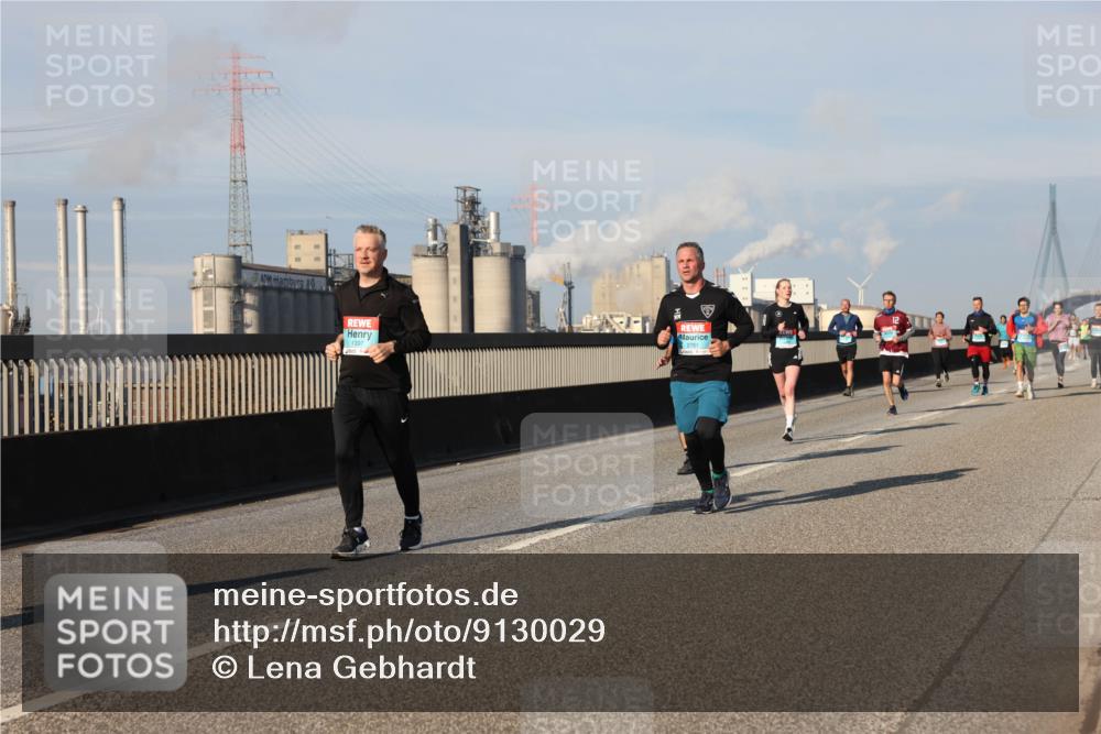 03.10.2025 - Köhlbrandbrückenlauf Lena Gebhardt http://msf.ph/oto/9130029 03.10.2025 09:49:17 Position 2 1397, 2761 meine-sportfotos.de