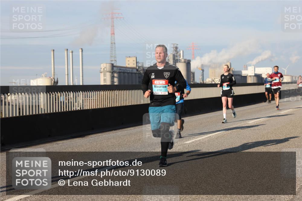 03.10.2025 - Köhlbrandbrückenlauf Lena Gebhardt http://msf.ph/oto/9130089 03.10.2025 09:49:19 Position 2 2761, 102 meine-sportfotos.de