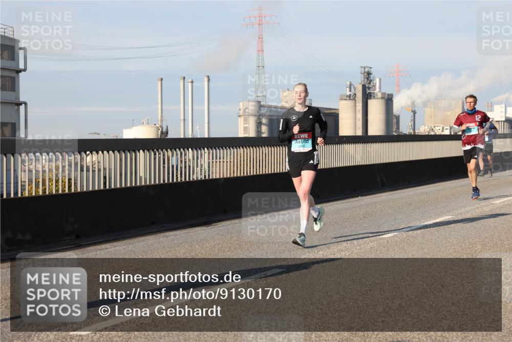 03.10.2025 - Köhlbrandbrückenlauf Lena Gebhardt http://msf.ph/oto/9130170 03.10.2025 09:49:21 Position 2 2698, 12 meine-sportfotos.de