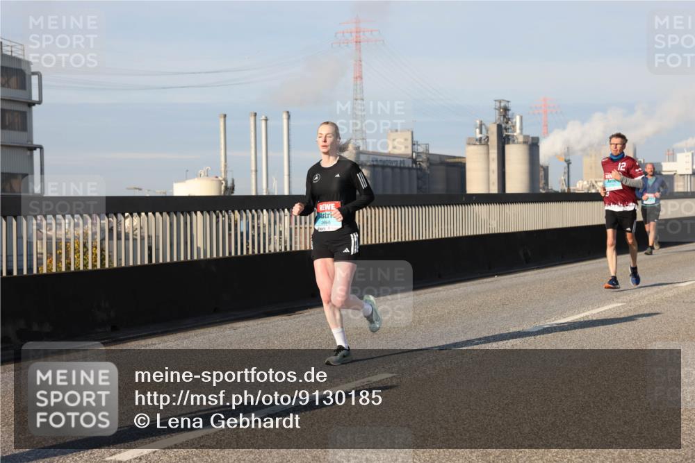 03.10.2025 - Köhlbrandbrückenlauf Lena Gebhardt http://msf.ph/oto/9130185 03.10.2025 09:49:22 Position 2 2698, 12 meine-sportfotos.de