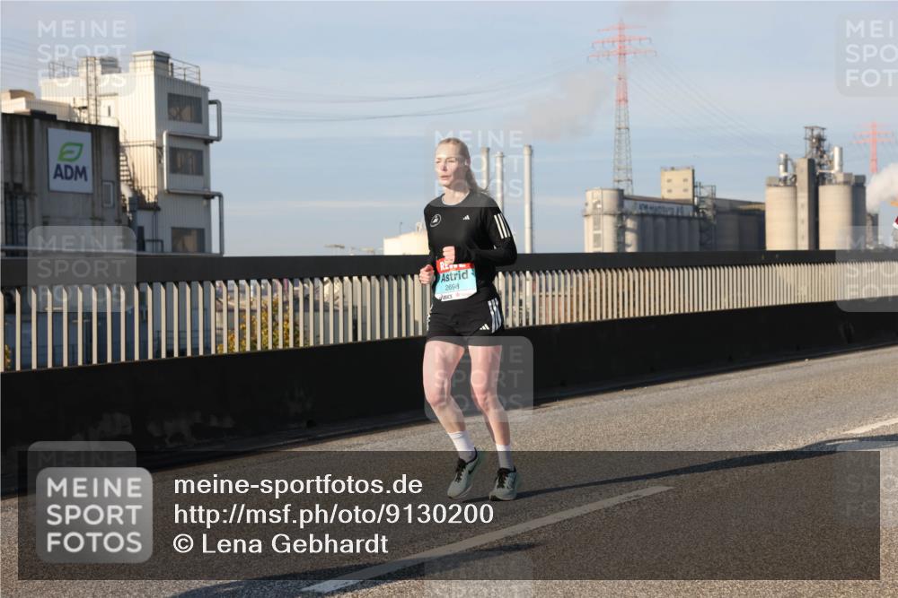03.10.2025 - Köhlbrandbrückenlauf Lena Gebhardt http://msf.ph/oto/9130200 03.10.2025 09:49:22 Position 2 2698 meine-sportfotos.de