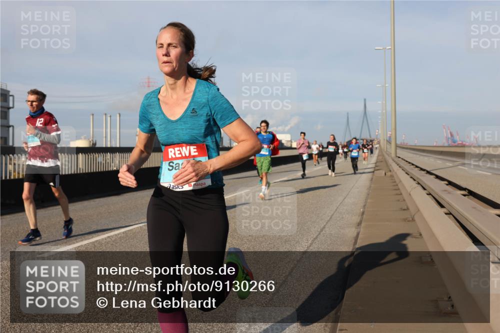 03.10.2025 - Köhlbrandbrückenlauf Lena Gebhardt http://msf.ph/oto/9130266 03.10.2025 09:49:25 Position 2 12 meine-sportfotos.de