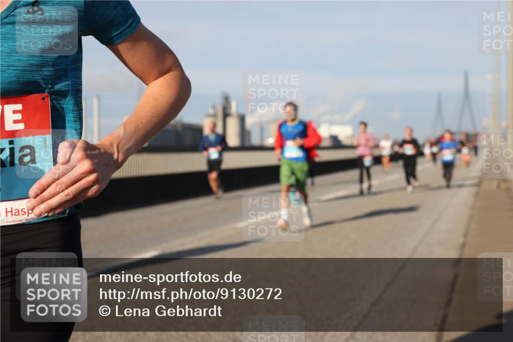 03.10.2025 - Köhlbrandbrückenlauf Lena Gebhardt http://msf.ph/oto/9130272 03.10.2025 09:49:25 Position 2  meine-sportfotos.de