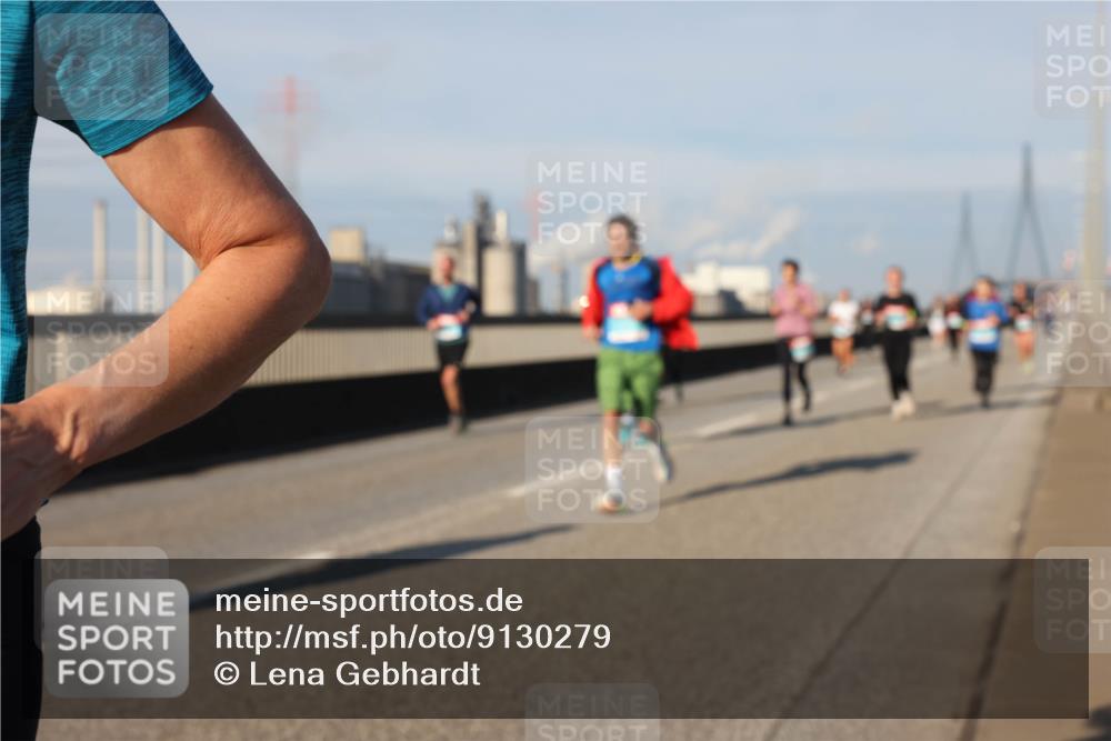 03.10.2025 - Köhlbrandbrückenlauf Lena Gebhardt http://msf.ph/oto/9130279 03.10.2025 09:49:25 Position 2  meine-sportfotos.de