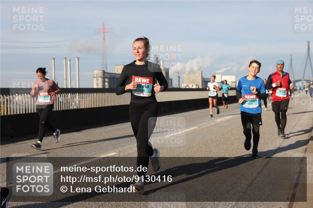 03.10.2025 - Köhlbrandbrückenlauf Lena Gebhardt http://msf.ph/oto/9130416 03.10.2025 09:49:30 Position 2 1208, 3497 meine-sportfotos.de