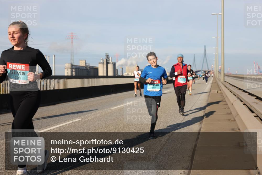 03.10.2025 - Köhlbrandbrückenlauf Lena Gebhardt http://msf.ph/oto/9130425 03.10.2025 09:49:30 Position 2 1208, 3497 meine-sportfotos.de