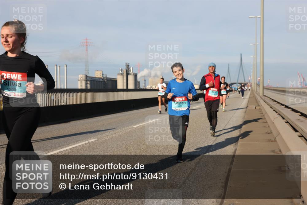 03.10.2025 - Köhlbrandbrückenlauf Lena Gebhardt http://msf.ph/oto/9130431 03.10.2025 09:49:30 Position 2 1208, 3497 meine-sportfotos.de